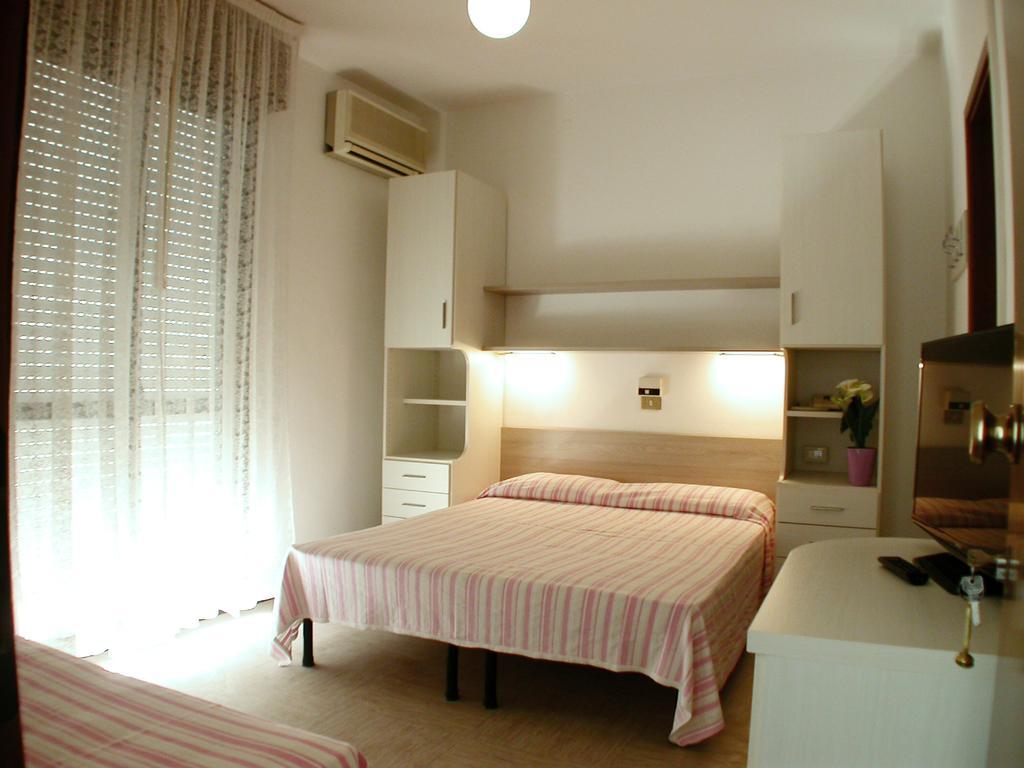Albergo Aquila ليدو دي يسولو الغرفة الصورة