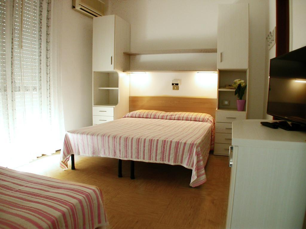 Albergo Aquila ليدو دي يسولو الغرفة الصورة