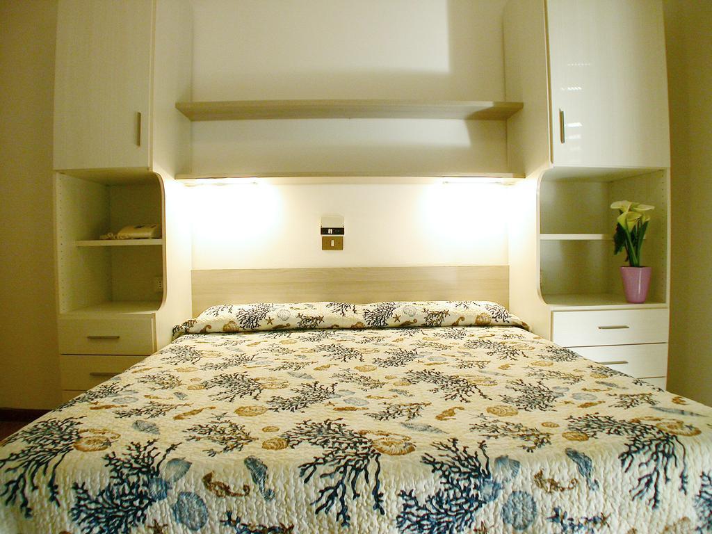 Albergo Aquila ليدو دي يسولو الغرفة الصورة