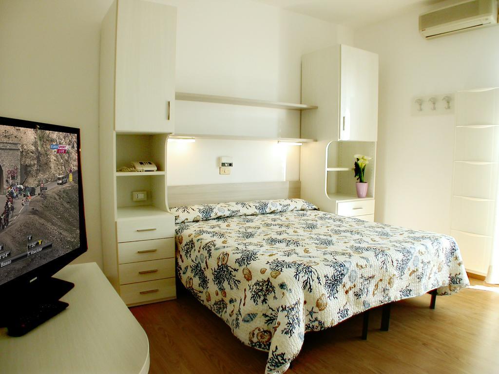 Albergo Aquila ليدو دي يسولو الغرفة الصورة