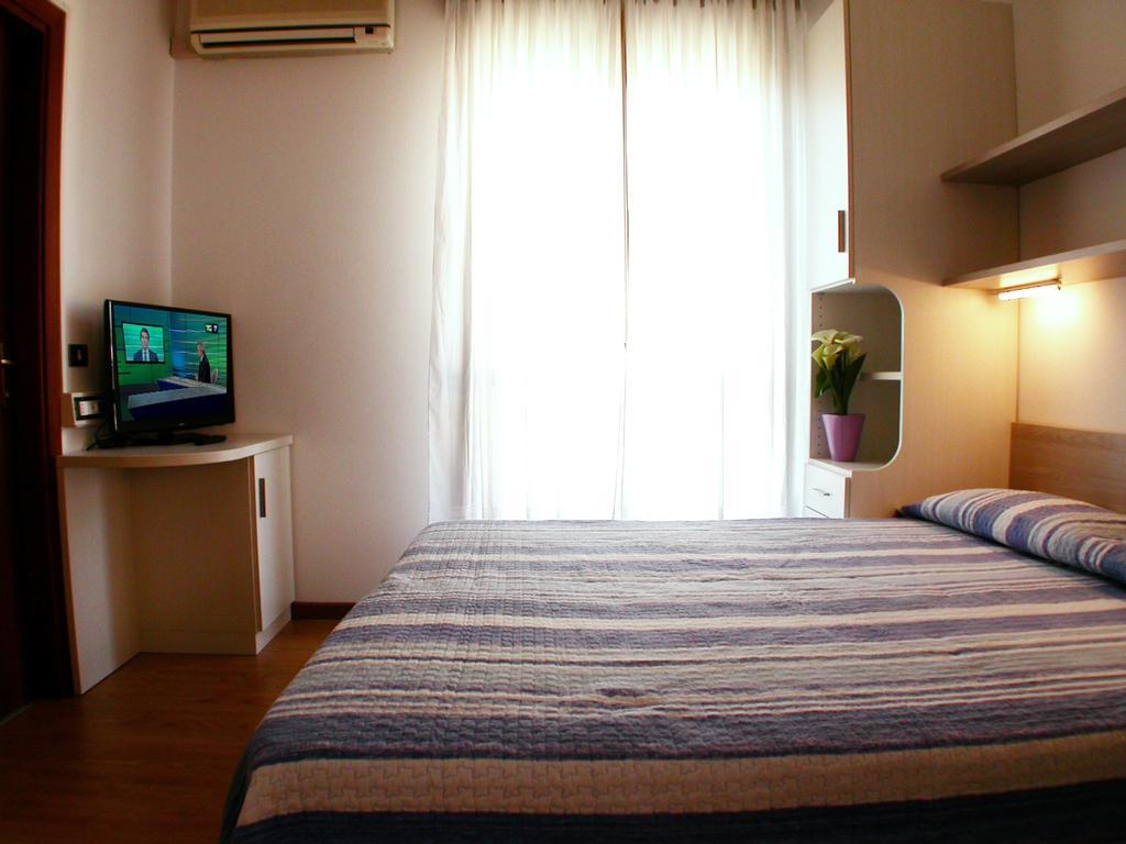 Albergo Aquila ليدو دي يسولو الغرفة الصورة