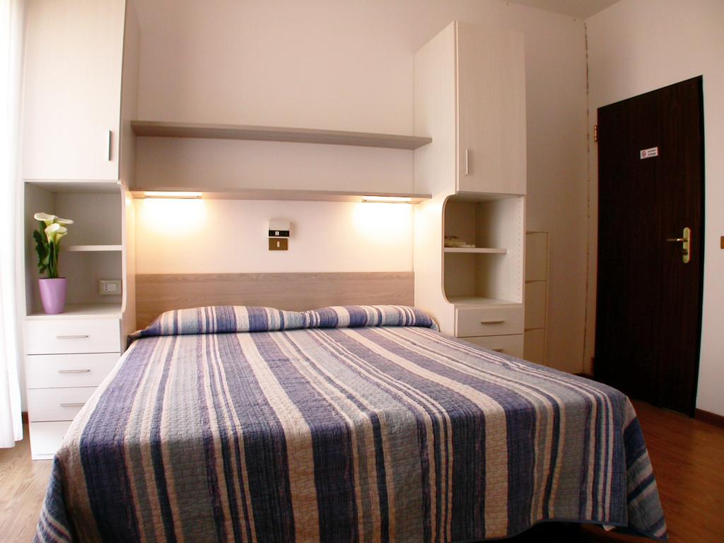 Albergo Aquila ليدو دي يسولو الغرفة الصورة
